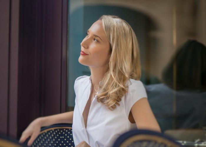 Australian Singer-Pianist Sarah McKenzie, in NYC, is Thinking About Paris and San Francisco (DownBeat, Sept. 2018)